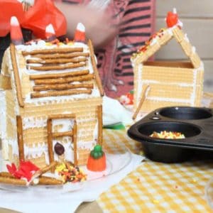 Thanksgiving cabin gingerbread house