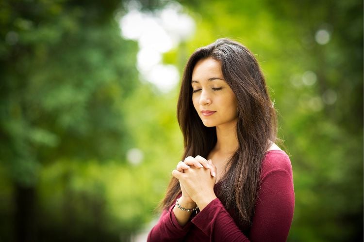 woman praying