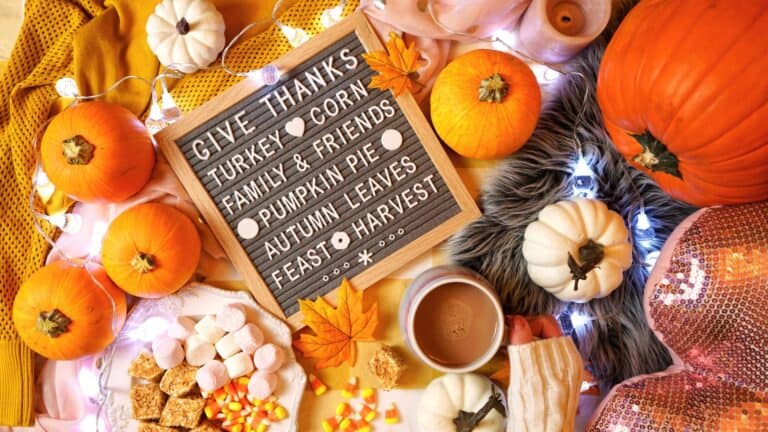 thanksgiving letter board with quotes