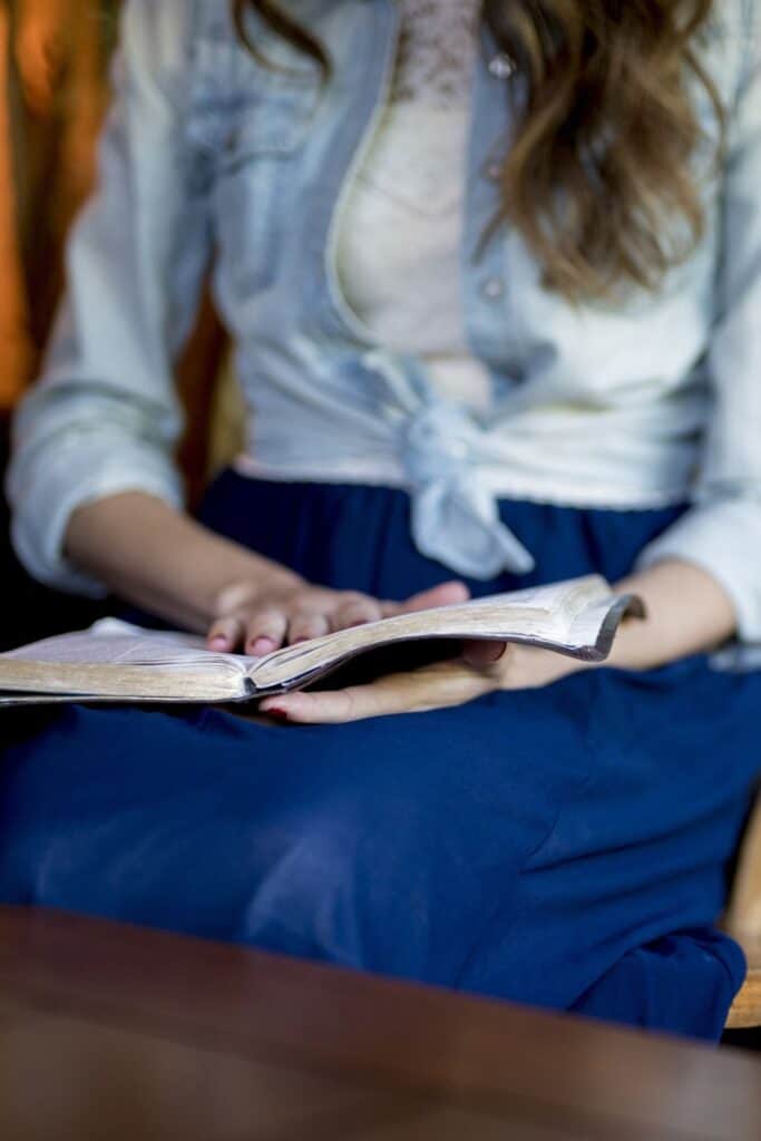 woman reading her Bible